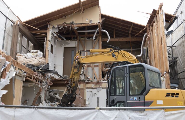 低価格な戸建ての解体を行います | 足利市の解体工事なら安心安全施工の大信興業株式会社